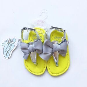 NWT Yellow thong sandals size 6-9 months(3)